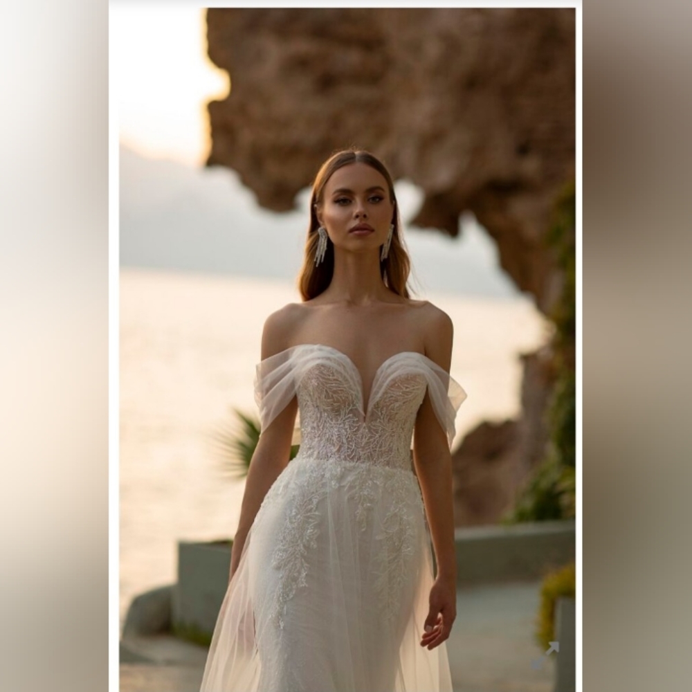 TELL ME WHAT STYLE GOWN YOU WANT, YOUR PRICE MAX & LET ME DO THE WORK!